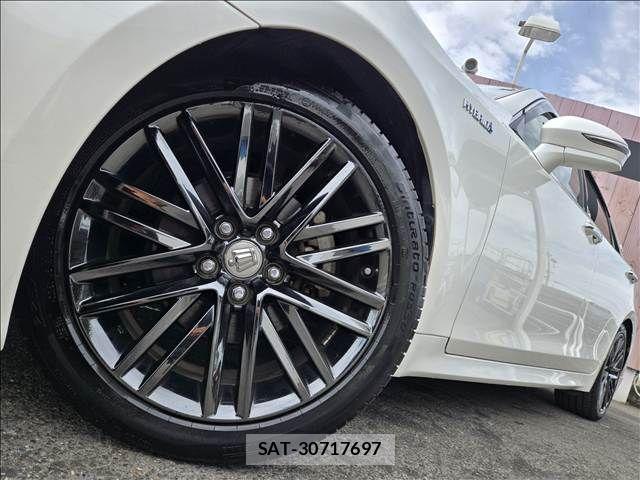 Toyota CROWN SEDAN 2014-08 8870722-18