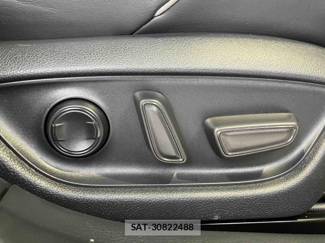 Toyota CROWN SEDAN 2018-08 8870707-16