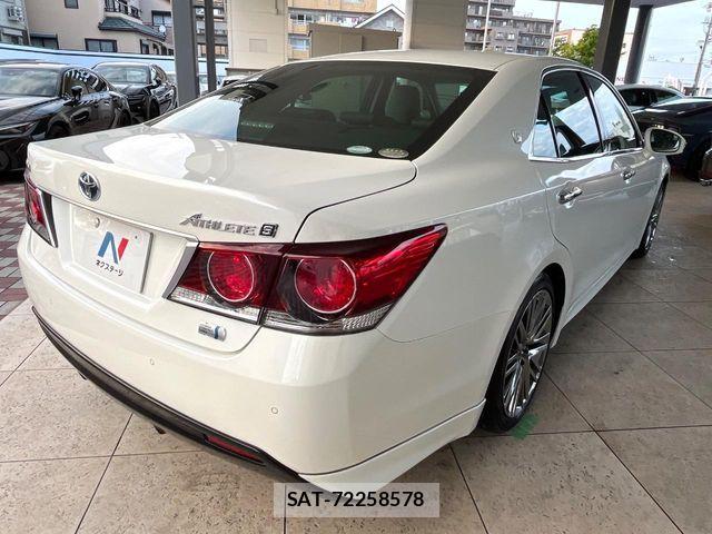 Toyota CROWN SEDAN 2017-01 8870713-16