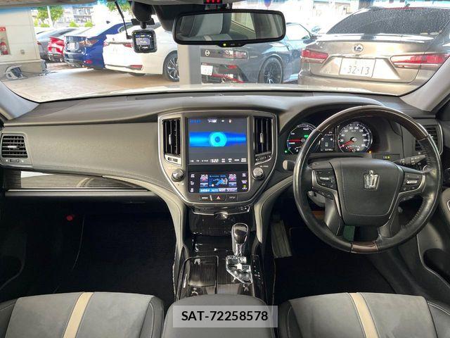 Toyota CROWN SEDAN 2017-01 8870713-1