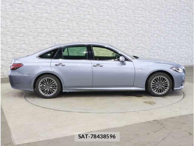 Toyota CROWN SEDAN 2018-08 8879259-13