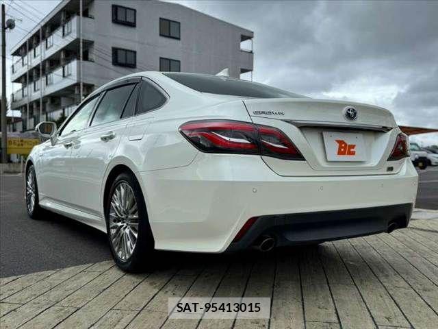 Toyota CROWN SEDAN 2020-04 8879261-12
