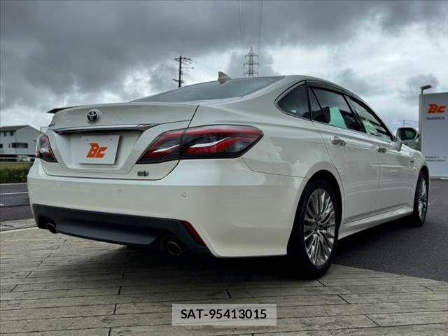 Toyota CROWN SEDAN 2020-04 8879261-14