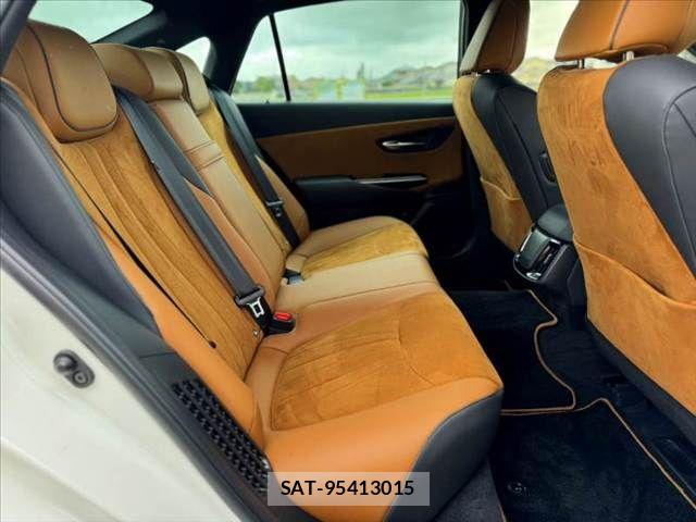 Toyota CROWN SEDAN 2020-04 8879261-18