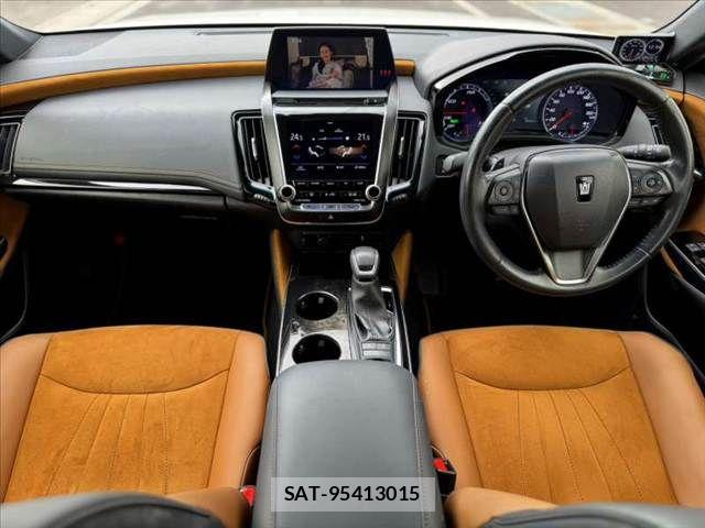 Toyota CROWN SEDAN 2020-04 8879261-1
