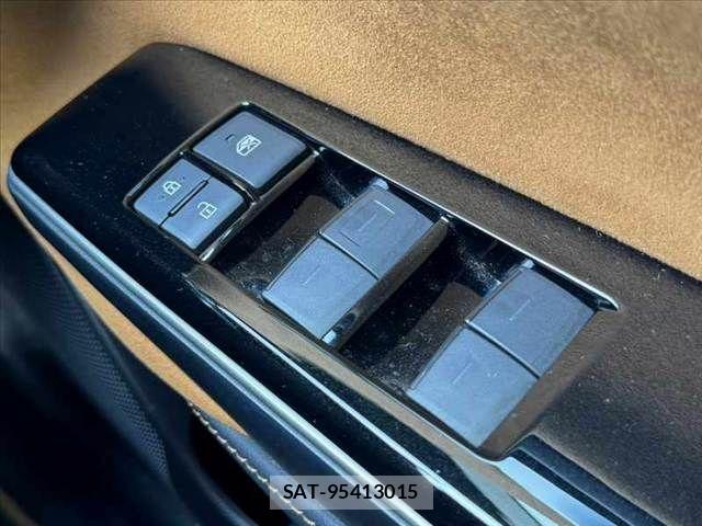Toyota CROWN SEDAN 2020-04 8879261-23