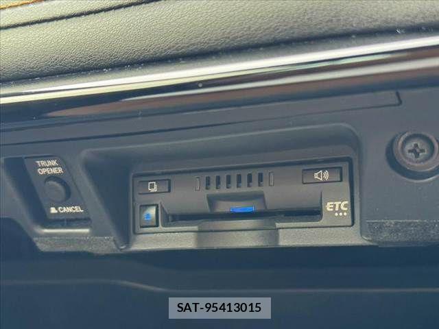 Toyota CROWN SEDAN 2020-04 8879261-26
