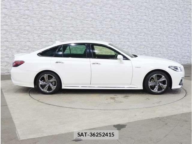 Toyota CROWN SEDAN 2018-11 8879266-13