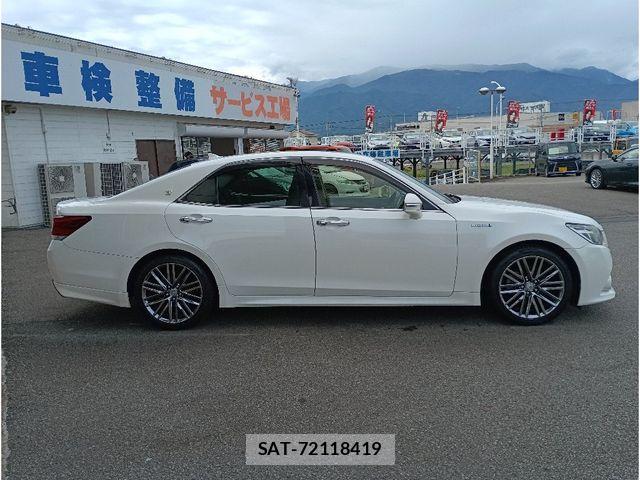 Toyota CROWN SEDAN 2013-10 8879270-10