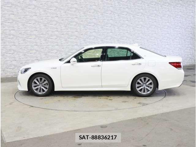 Toyota CROWN SEDAN 2017-05 8879263-12