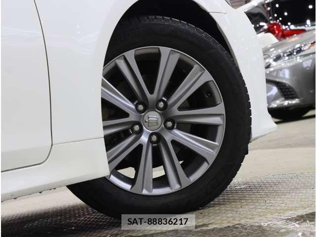 Toyota CROWN SEDAN 2017-05 8879263-19