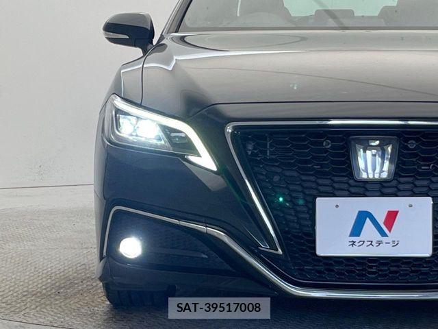 Toyota CROWN SEDAN 2018-11 8879257-19