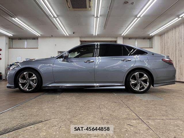 Toyota CROWN SEDAN 2018-09 8879260-20
