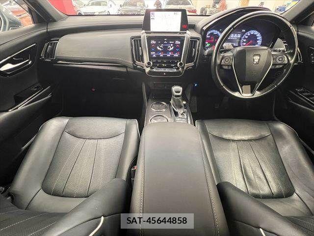 Toyota CROWN SEDAN 2018-09 8879260-2