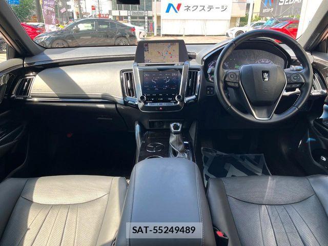 Toyota CROWN SEDAN 2019-08 8883464-1