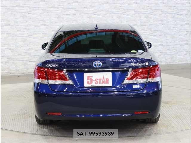 Toyota CROWN SEDAN 2017-08 8883467-9