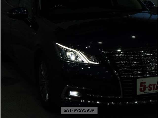 Toyota CROWN SEDAN 2017-08 8883467-10