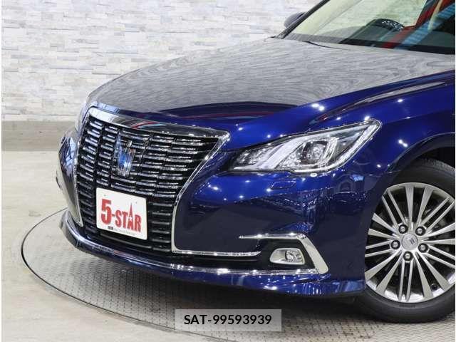Toyota CROWN SEDAN 2017-08 8883467-11