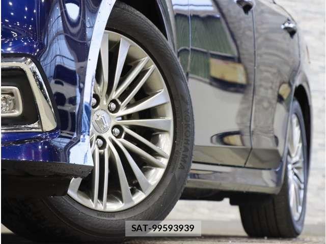 Toyota CROWN SEDAN 2017-08 8883467-13