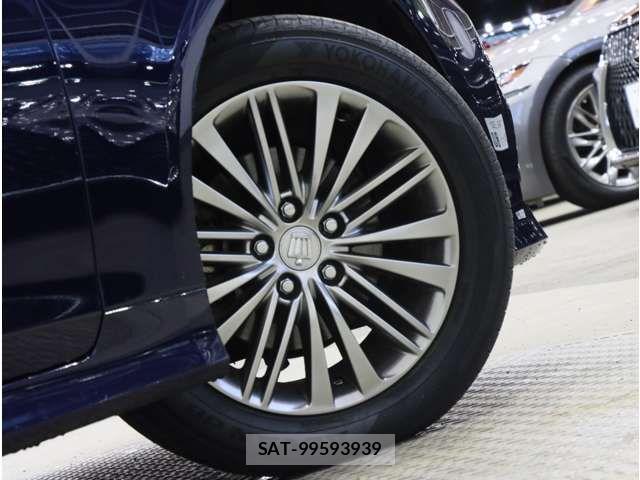 Toyota CROWN SEDAN 2017-08 8883467-14