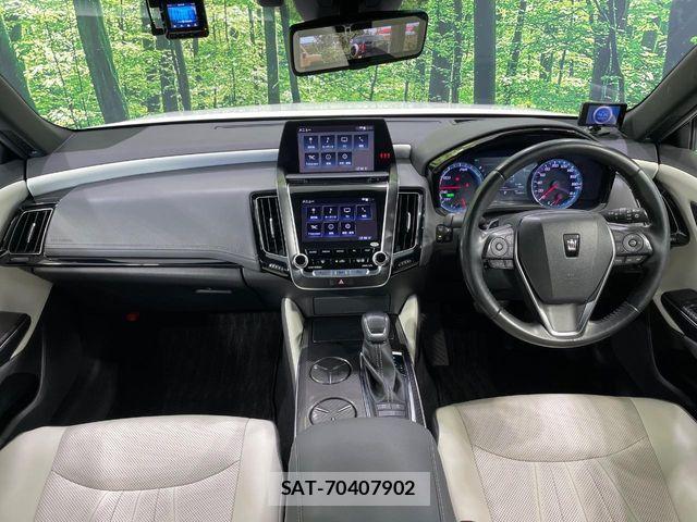 Toyota CROWN SEDAN 2019-01 8883463-1