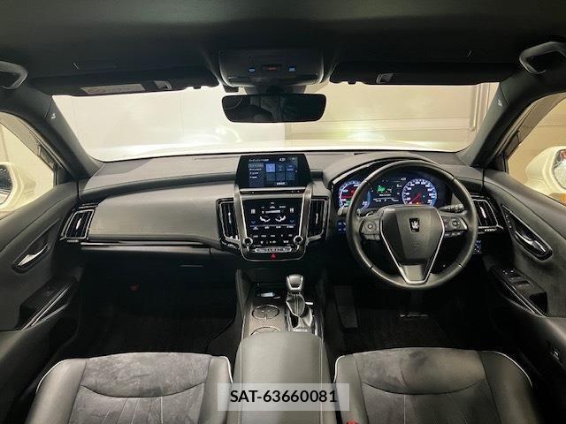 Toyota CROWN SEDAN 2018-11 608307-10