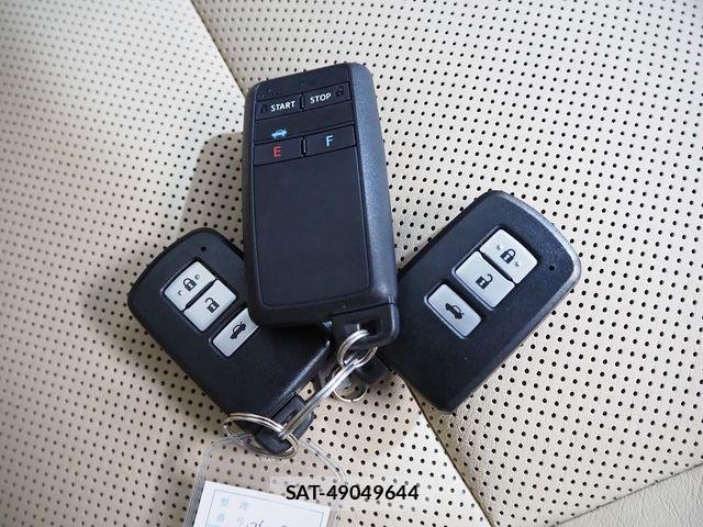 Toyota CROWN SEDAN 2015-03 608305-18