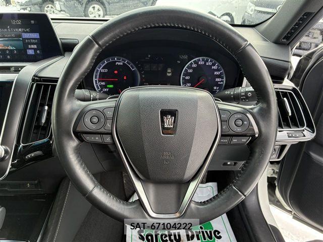 Toyota CROWN SEDAN 2018-07 3664608-28