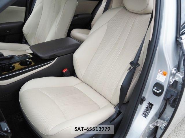 Toyota CROWN SEDAN 2019-01 3904640-11