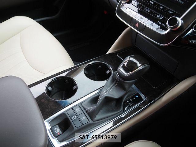 Toyota CROWN SEDAN 2019-01 3904640-27