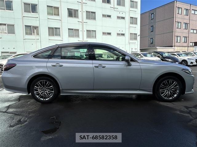 Toyota CROWN SEDAN 2020-12 4589770-2
