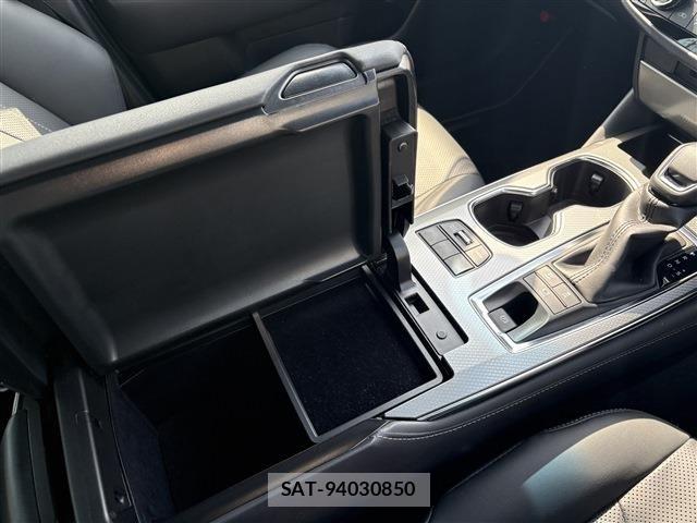 Toyota CROWN SEDAN 2021-09 5864077-28