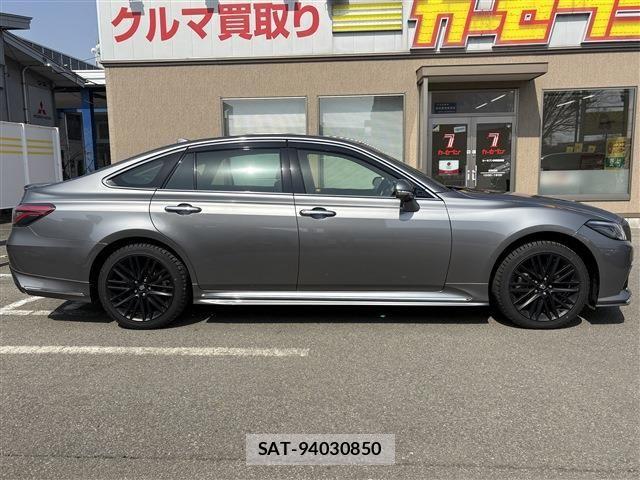 Toyota CROWN SEDAN 2021-09 5864077-3