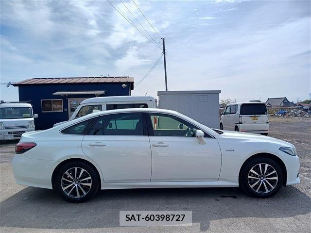 Toyota CROWN SEDAN 2020-04 6271370-13