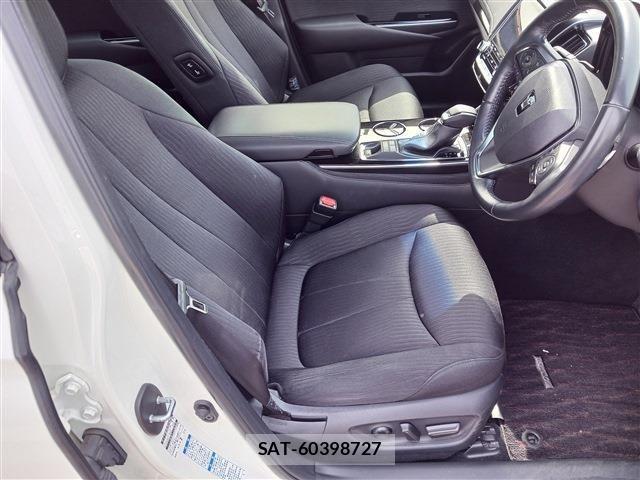 Toyota CROWN SEDAN 2020-04 6271370-16