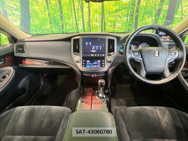 Toyota CROWN SEDAN 2016-10 6303483-1