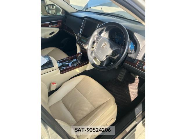 Toyota CROWN SEDAN 2015-04 6496376-15