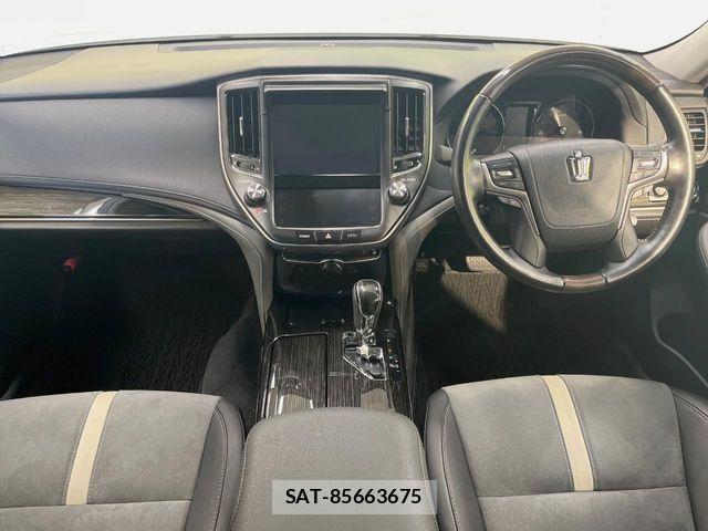 Toyota CROWN SEDAN 2017-05 6525858-1
