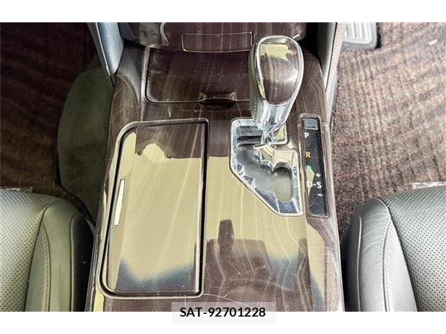 Toyota CROWN SEDAN 2016-02 6641413-16