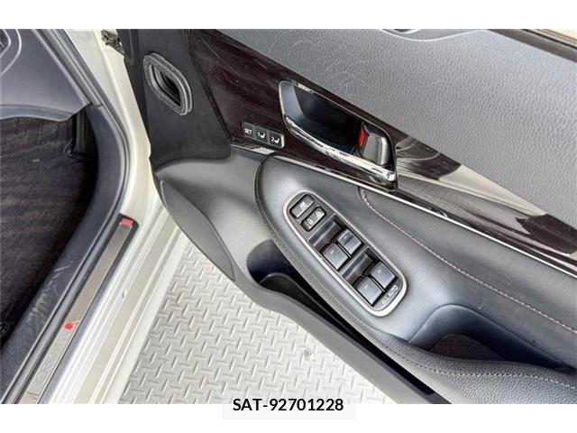 Toyota CROWN SEDAN 2016-02 6641413-17
