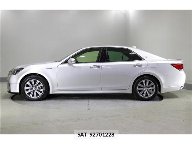 Toyota CROWN SEDAN 2016-02 6641413-3