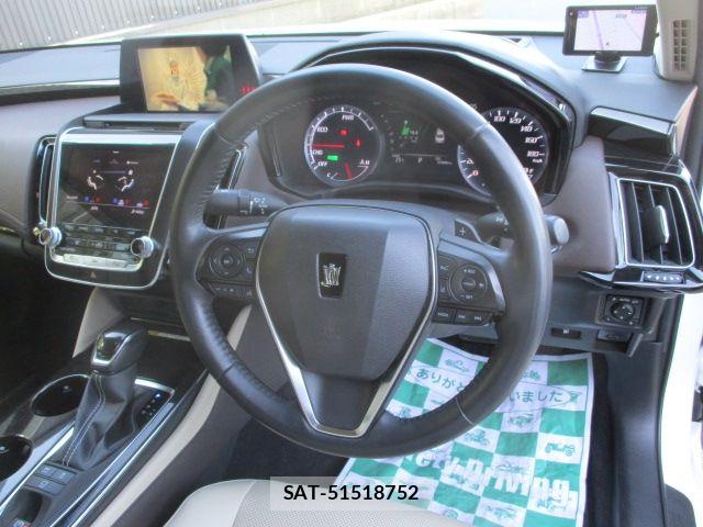 Toyota CROWN SEDAN 2020-03 6670988-18
