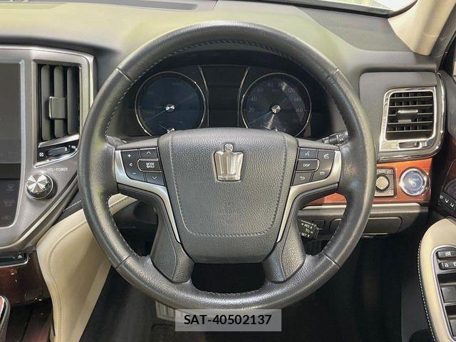 Toyota CROWN SEDAN 2015-01 6715941-10