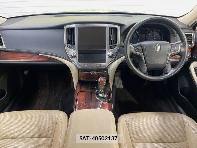Toyota CROWN SEDAN 2015-01 6715941-1
