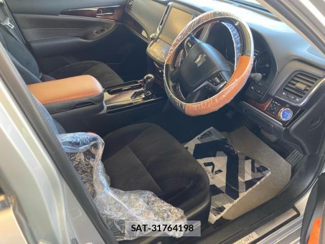 Toyota CROWN SEDAN 2017-05 6903760-14