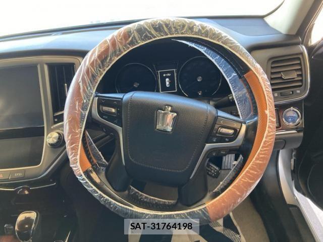 Toyota CROWN SEDAN 2017-05 6903760-15