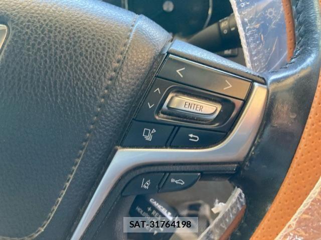 Toyota CROWN SEDAN 2017-05 6903760-16