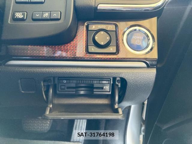 Toyota CROWN SEDAN 2017-05 6903760-19