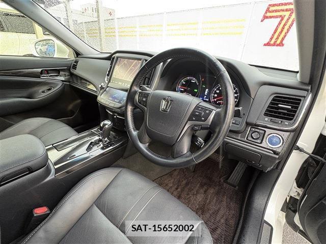 Toyota CROWN SEDAN 2015-02 7058079-28