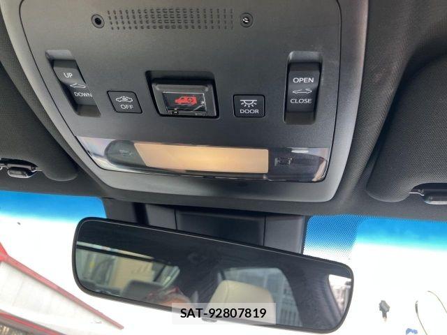 Toyota CROWN SEDAN 2018-11 7216704-20